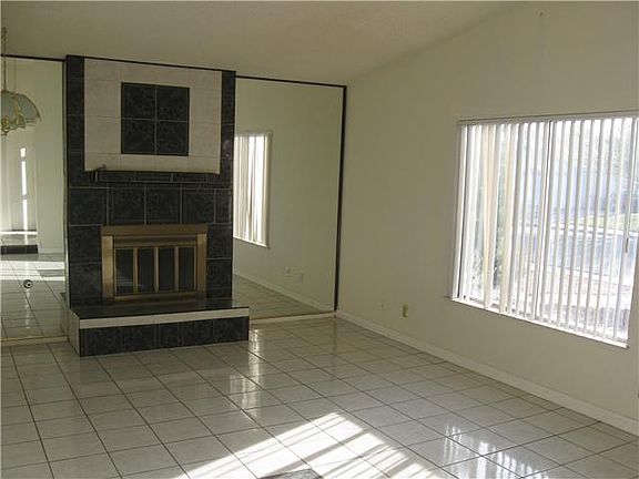 3rd image of 3578 Calmosa St