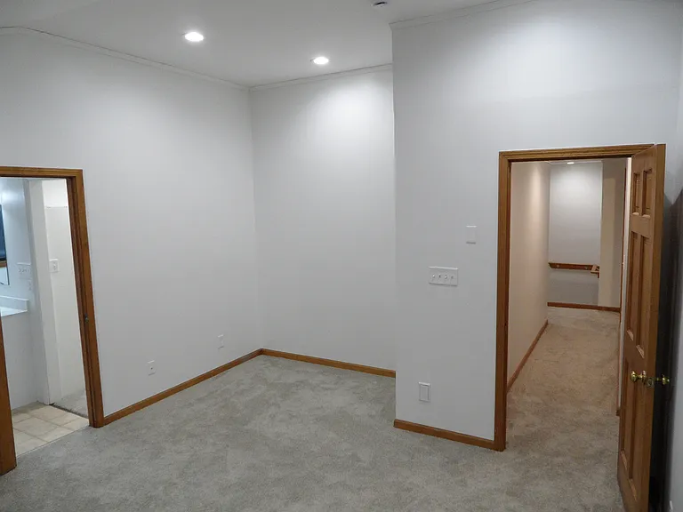 921 Onondaga St — Photo 36