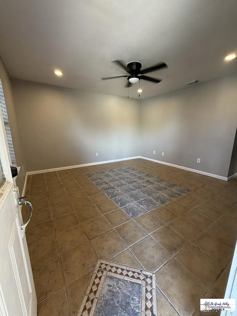 3 bed, 2.0 bath, 1291 sqft, $1,500 — Photo 3
