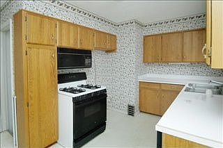 5th image of 3421 Iroquois Trl