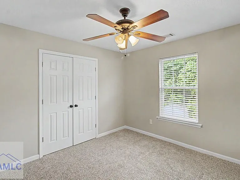 401 E Banks St — Photo 18