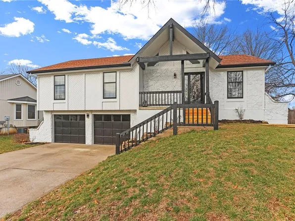 311 SE Winburn Trl, Lees Summit, MO 64063