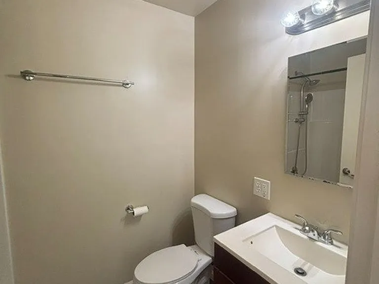 1201 Russ Ct — Photo 5