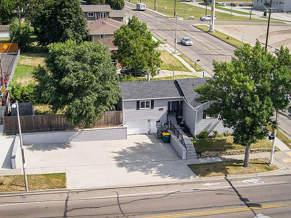 5th image of 2530 E Rosser Ave