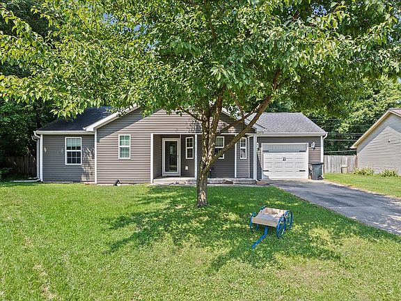2nd image of 11 Goldenrod Ct
