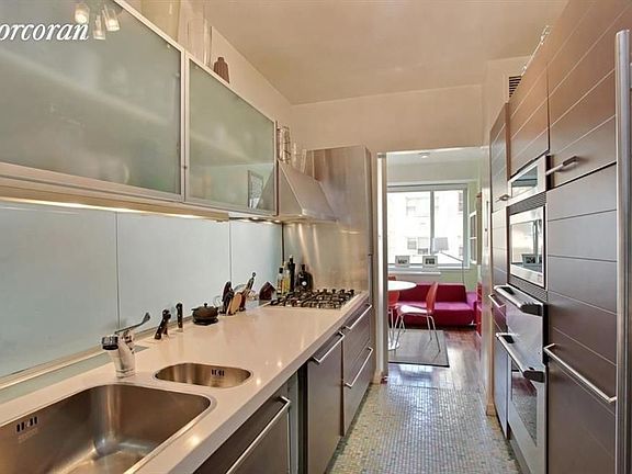 3rd image of 201 E 80th St APT 8D
