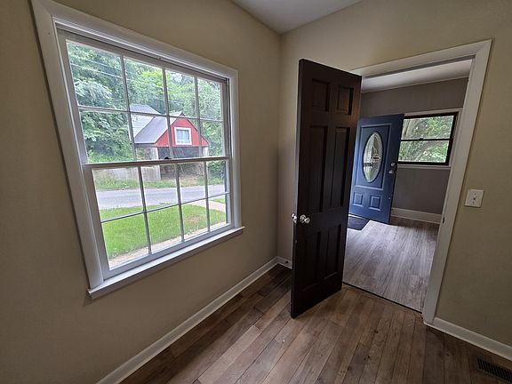 4th image of 300 Old Mountain Rd