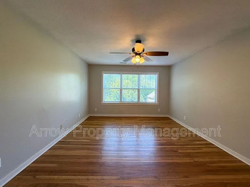 2 bed, 1.0 bath, 672 sqft, $875 — Photo 2
