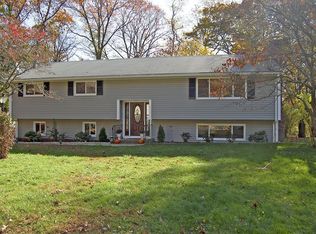 90 Pine Ridge Rd, Fairfield, CT 06825