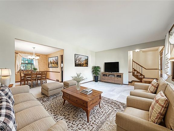 4th image of 209 James Cir