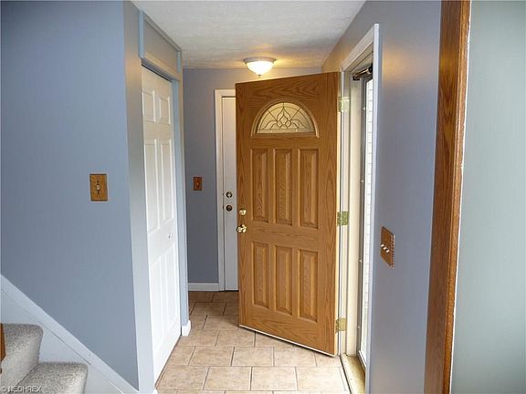 5th image of 544 Falling Oaks Dr