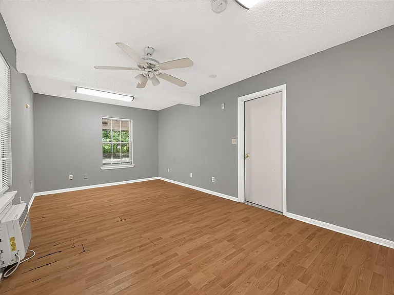 19002 Mirror Lake Dr — Photo 41