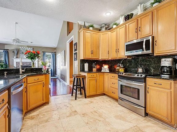 5th image of 901 Kingsbridge Dr
