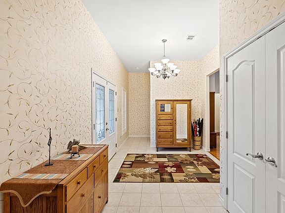 3rd image of 2631 Pinecrest Dr