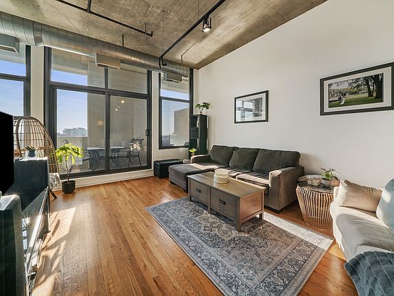 3rd image of 900 N Kingsbury St APT 800