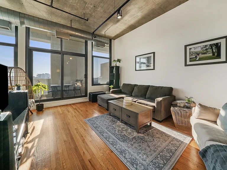 900 N Kingsbury St #800 — Photo 6