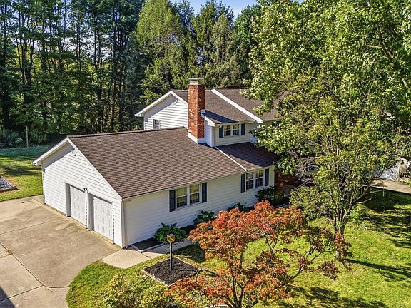 2nd image of 812 Hilltop Rd
