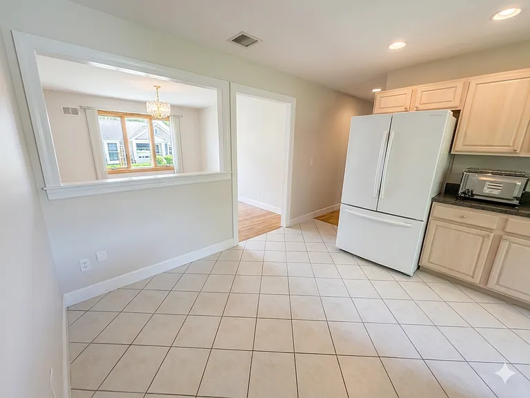 Eat-in kitchen