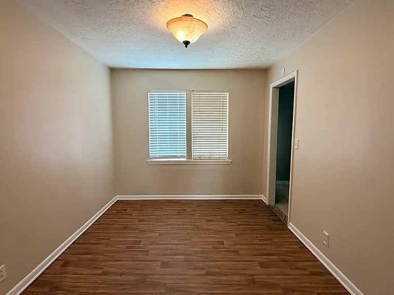 1313 E Edwards St — Photo 9