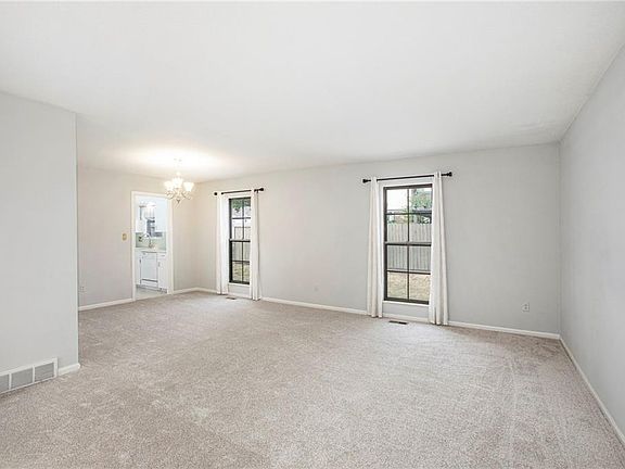4th image of 10241 Conser St