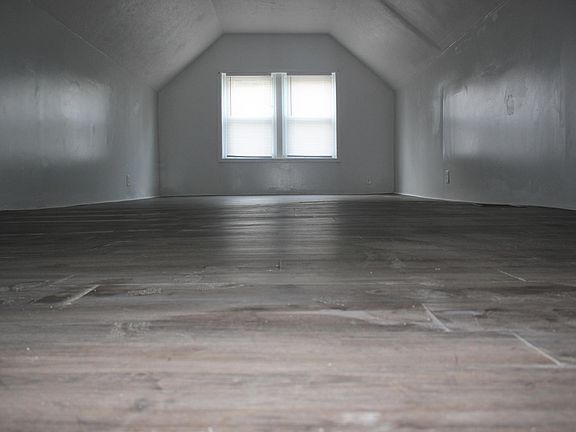 4th image of 419 N Bradley Ave