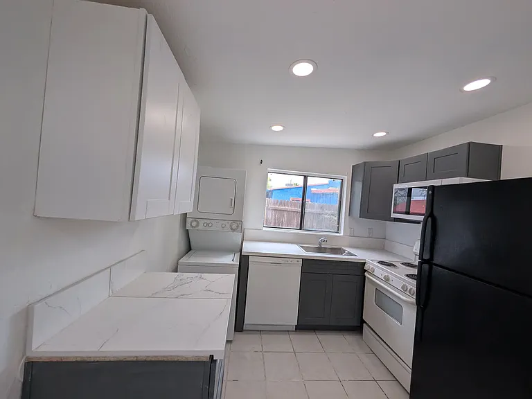 2435 N Edith Blvd #2 — Photo 8