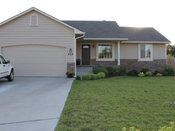 820 Fossilridge Dr, Manhattan, KS 66503