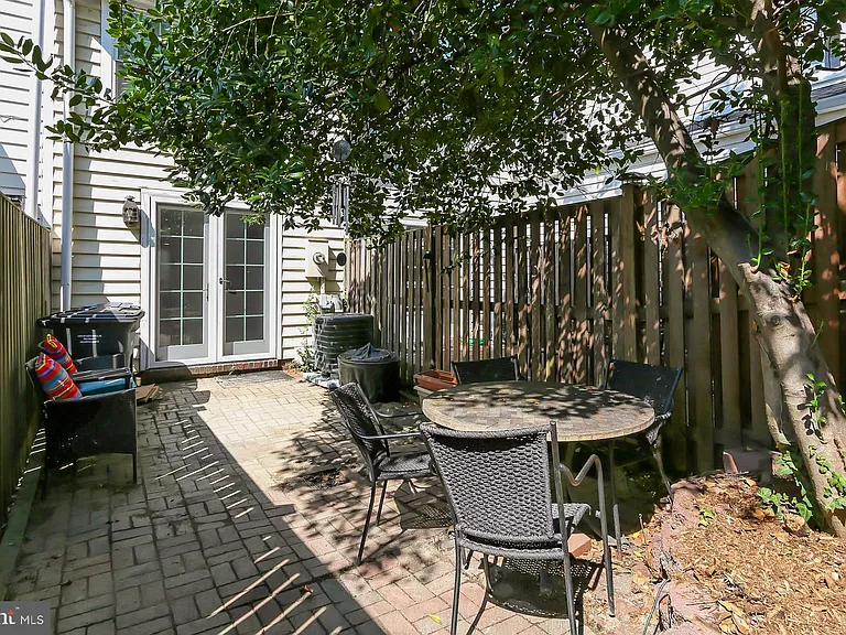 314 S Alfred St — Photo 28