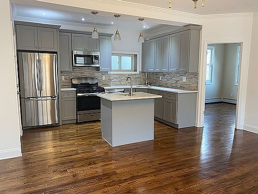 1st image of 863 E 12th St #2