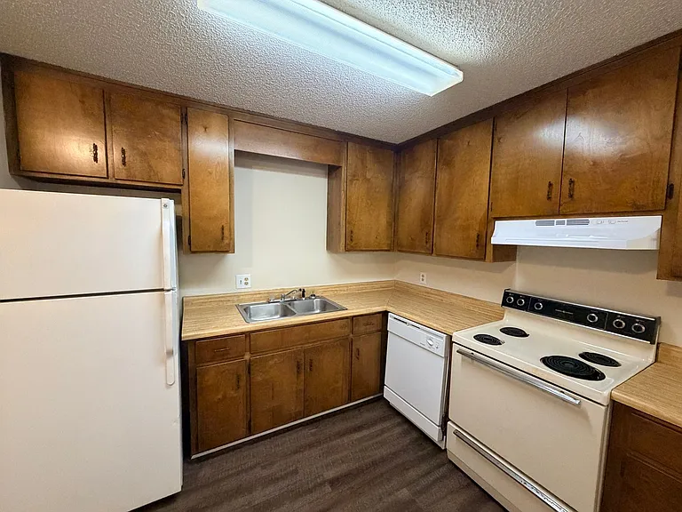 Chimney Creek Apartments — Photo 24