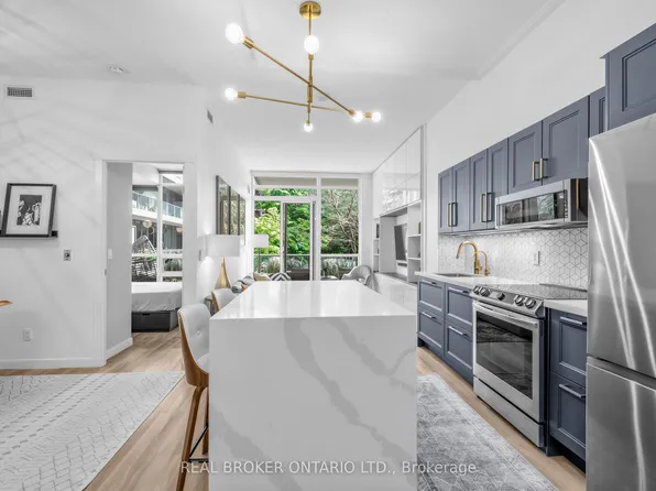 209 Fort York Blvd #260, Toronto, ON M5V 4A1