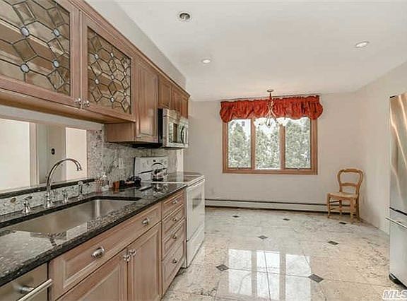 3rd image of 21 Canterbury Dr