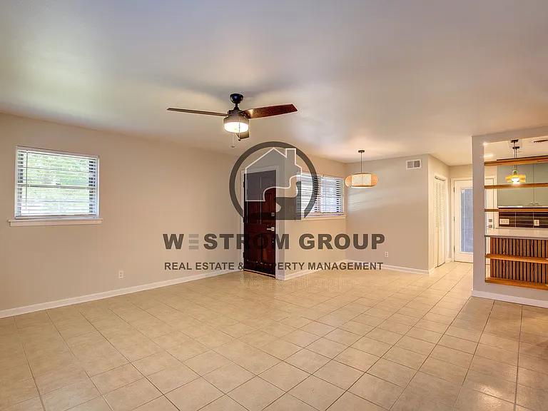 3905 Sanguinet St — Photo 7