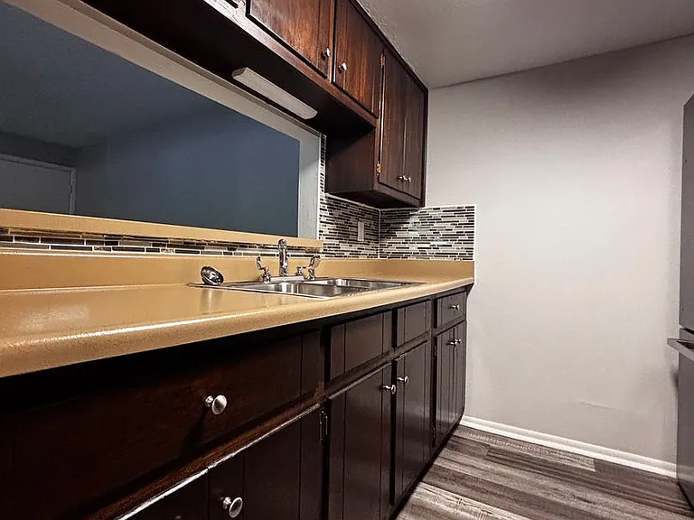 Flowerdale Apartments — Photo 6