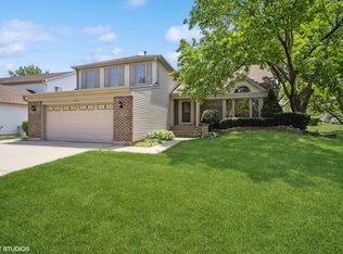 523 Cobblestone Ln, Buffalo Grove, IL
