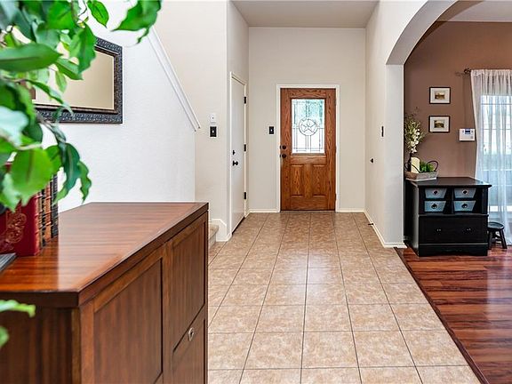 5th image of 404 Grisham Dr