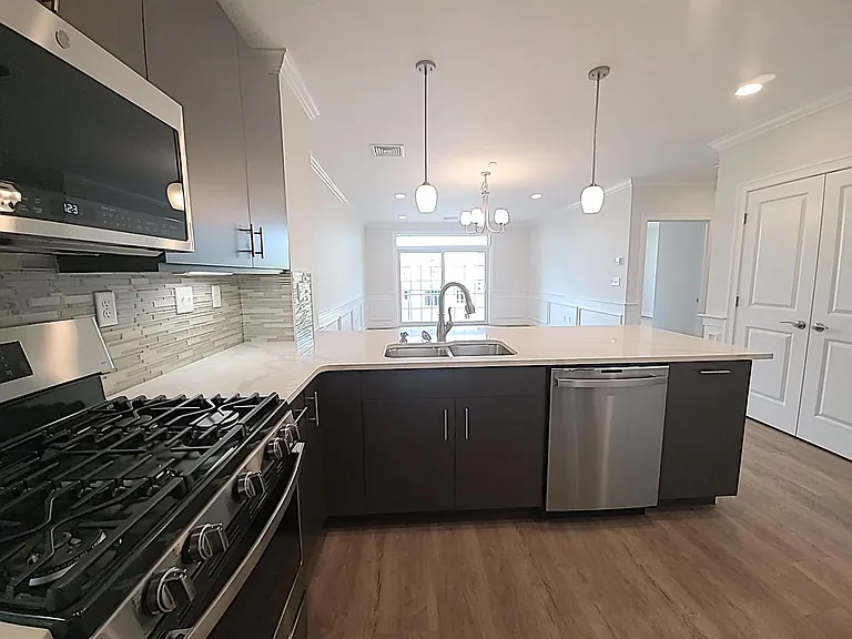 320 Middlesex Ave #B303 — Photo 5