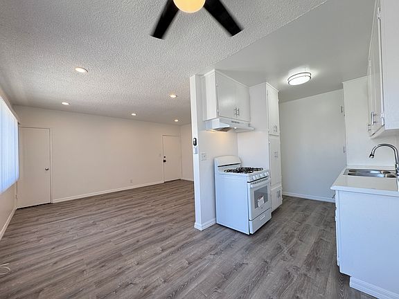 4th image of 12534 Roscoe Blvd #23