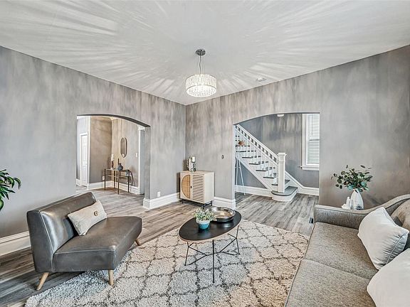4th image of 4218 Beethoven Ave