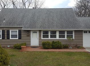 2 Abby Ct, Colonia, NJ 07067