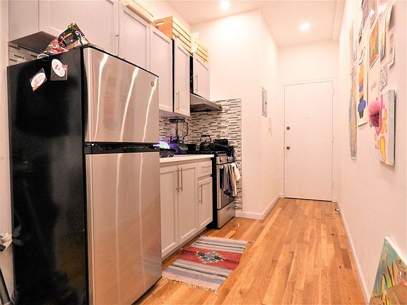 3rd image of 120 Sullivan St APT B
