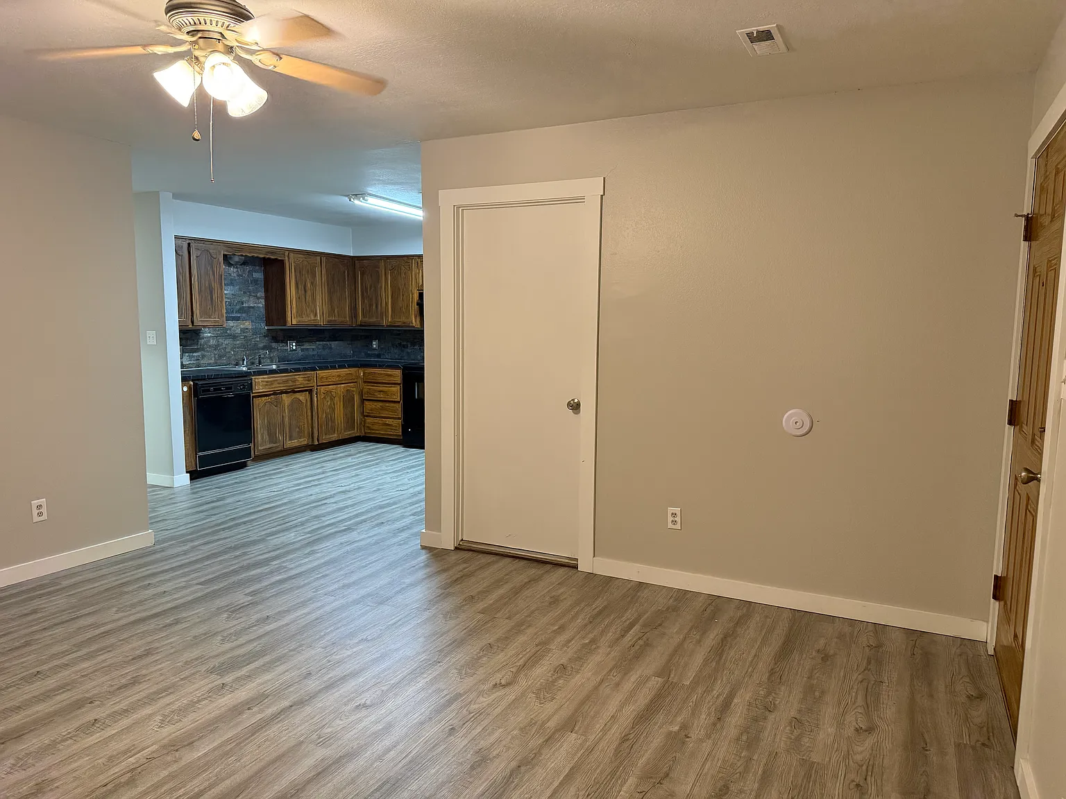 3042 W Greenwood St — Photo 4