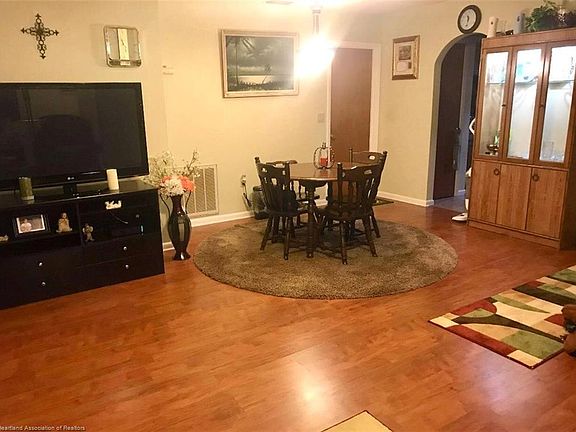 2nd image of 1560 Camellia Ct