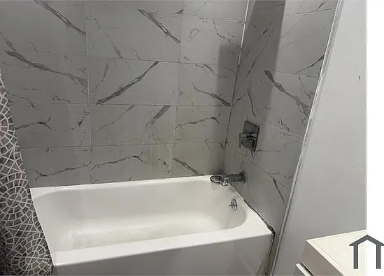 4 bed, $2,400 — Photo 3