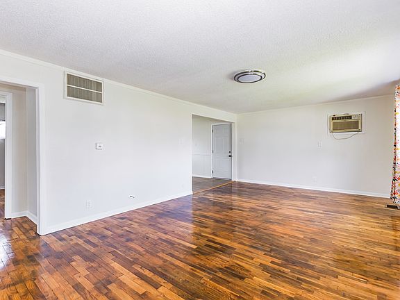 5th image of 2506 N Rosewood Ave