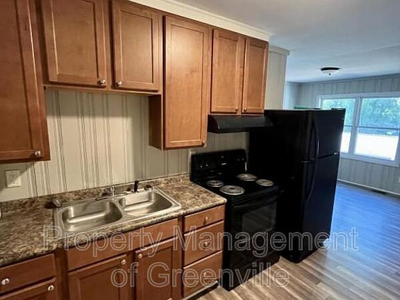 5th image of 326 Loop St APT B