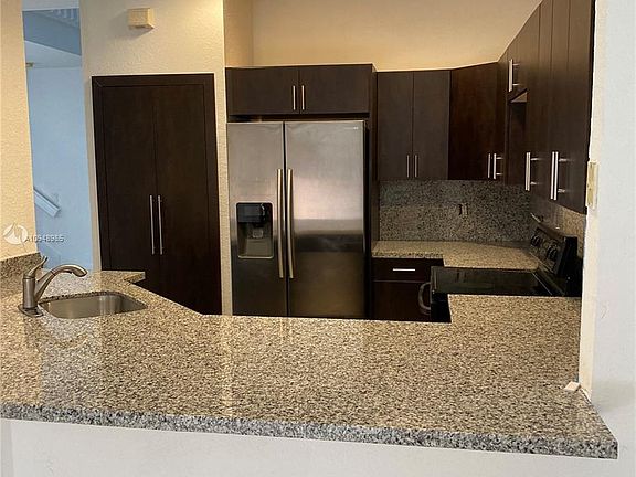 5th image of 948 Phoenix Way #948