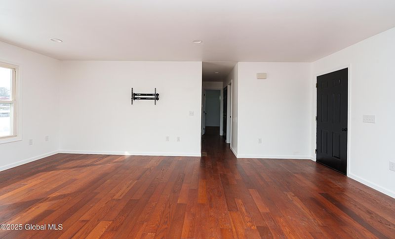 4th image of 8 Hewitt Street