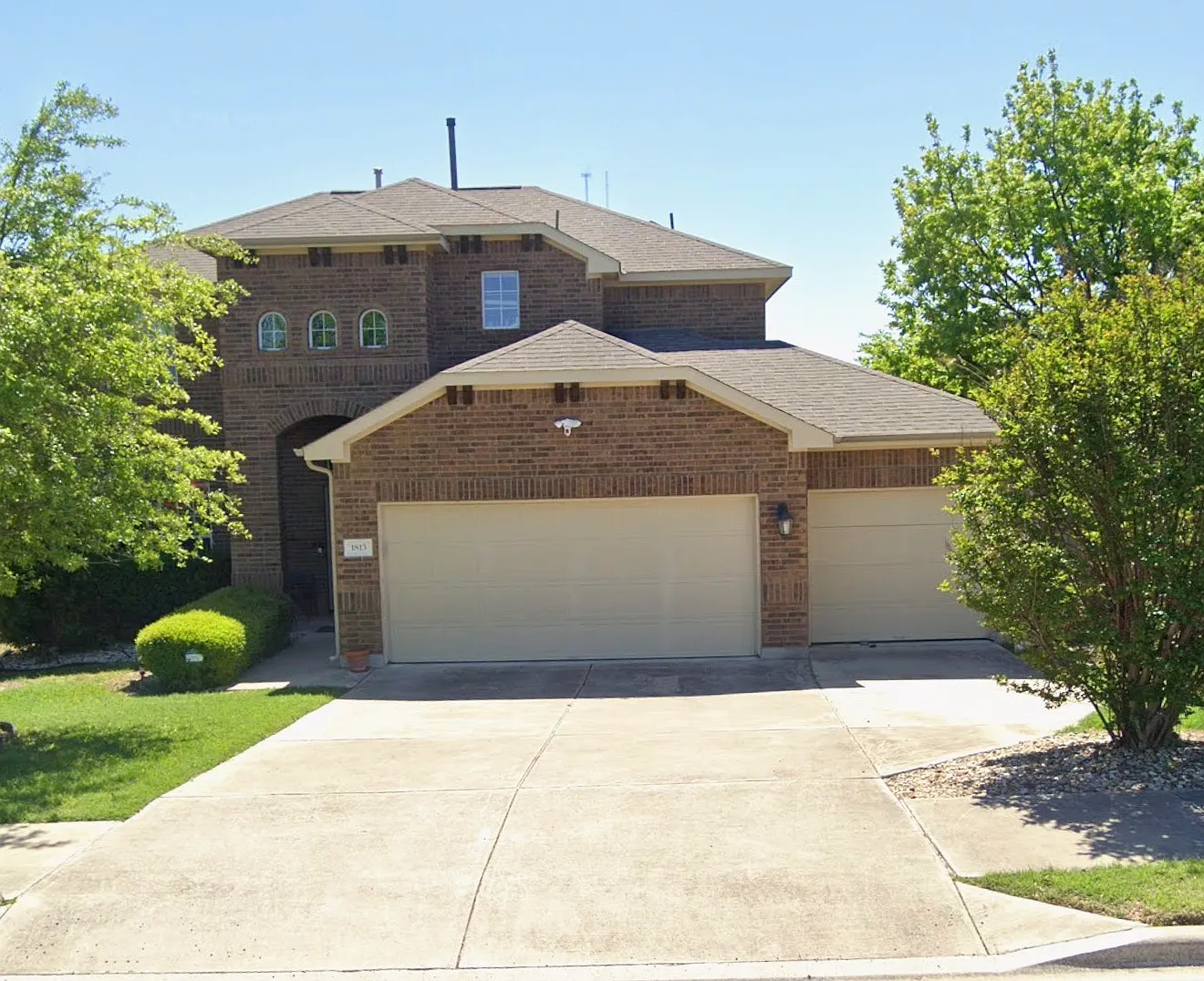 4 bed, 2637 sqft, $3,300 — Photo 1
