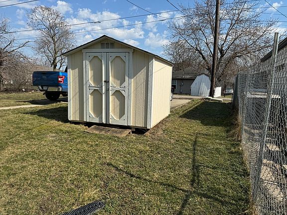 5th image of 549 N Belmont Ave